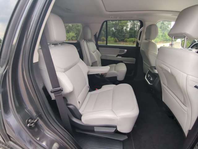Certified 2025 Ford Expedition Platinum w/ Driver's Package AWD/4WD image 29