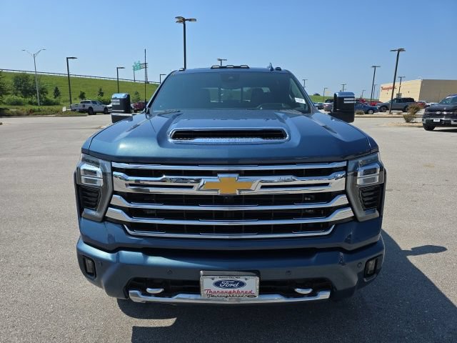 Used 2024 Chevrolet Silverado 2500 High Country w/ Technology Package AWD/4WD image 8