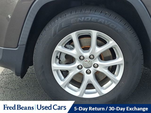 Used 2018 Jeep Cherokee Latitude Plus AWD/4WD image 27