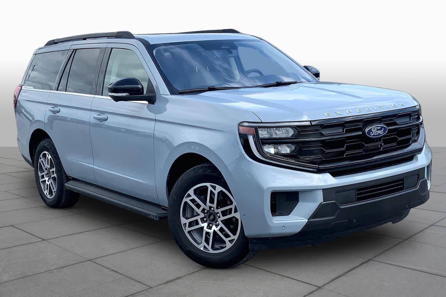 Certified 2025 Ford Expedition Active AWD/4WD image 3