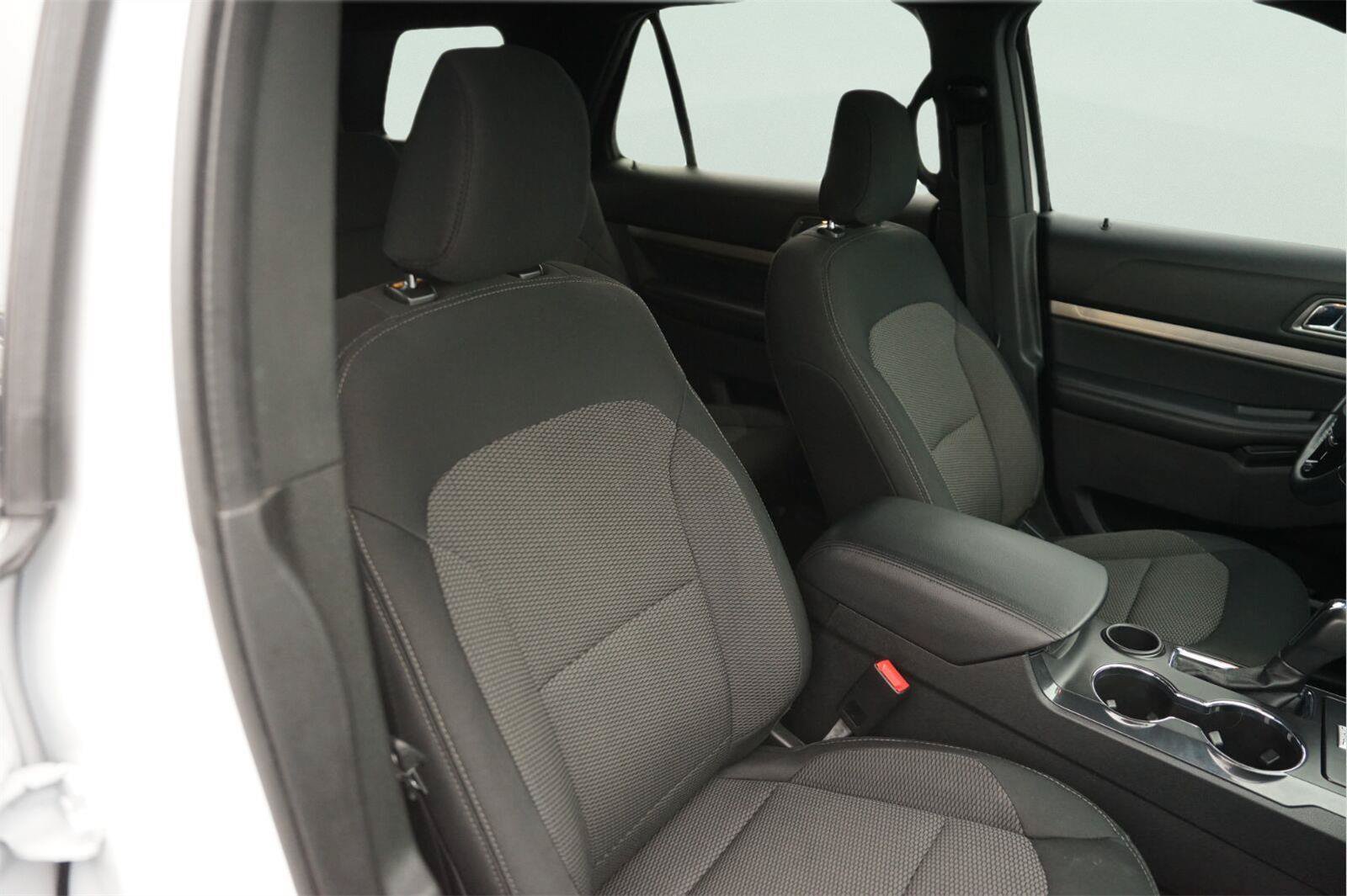 Certified 2019 Ford Explorer XLT w/ Equipment Group 201A FWD image 19