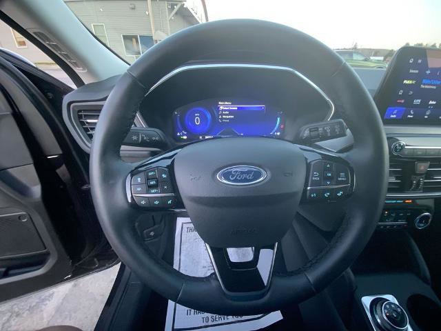 Certified 2022 Ford Escape Titanium w/ Class II Trailer Tow Package image 14