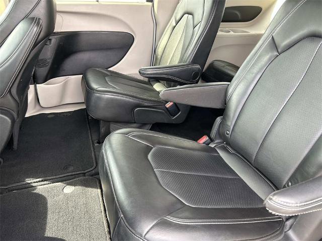 Used 2024 Chrysler Pacifica Touring-L image 17