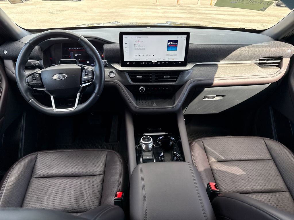Certified 2025 Ford Explorer Platinum image 6