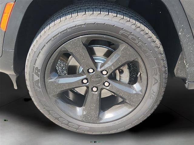 Used 2022 Jeep Grand Cherokee Altitude AWD/4WD image 27
