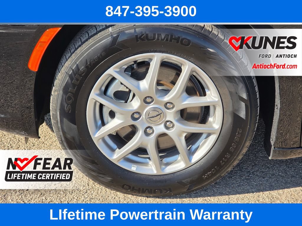 Used 2024 Chrysler Pacifica Touring-L FWD image 12