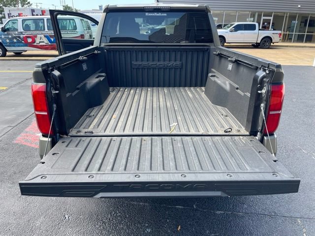 Used 2025 Toyota Tacoma TRD Sport AWD/4WD image 31