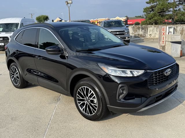 Certified 2026 Ford Escape SE w/ Class II Trailer Tow Package FWD image 6