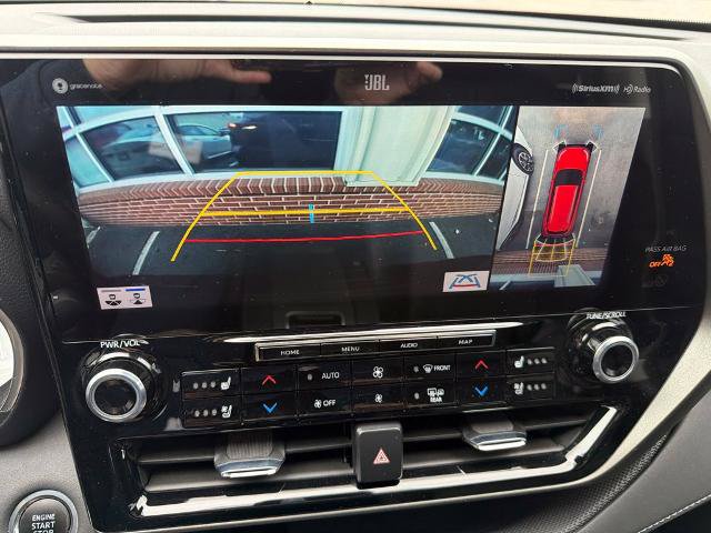 Used 2021 Toyota Highlander Limited FWD image 11