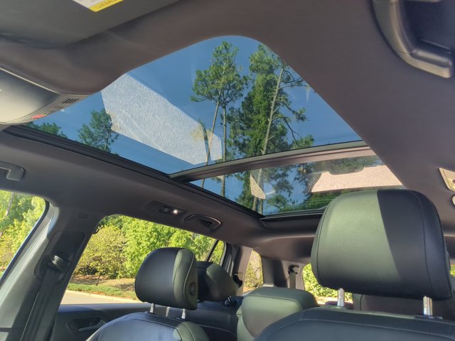 Used 2020 Volkswagen Tiguan SEL Premium R-Line w/ 3rd Row Seat Package AWD/4WD image 29