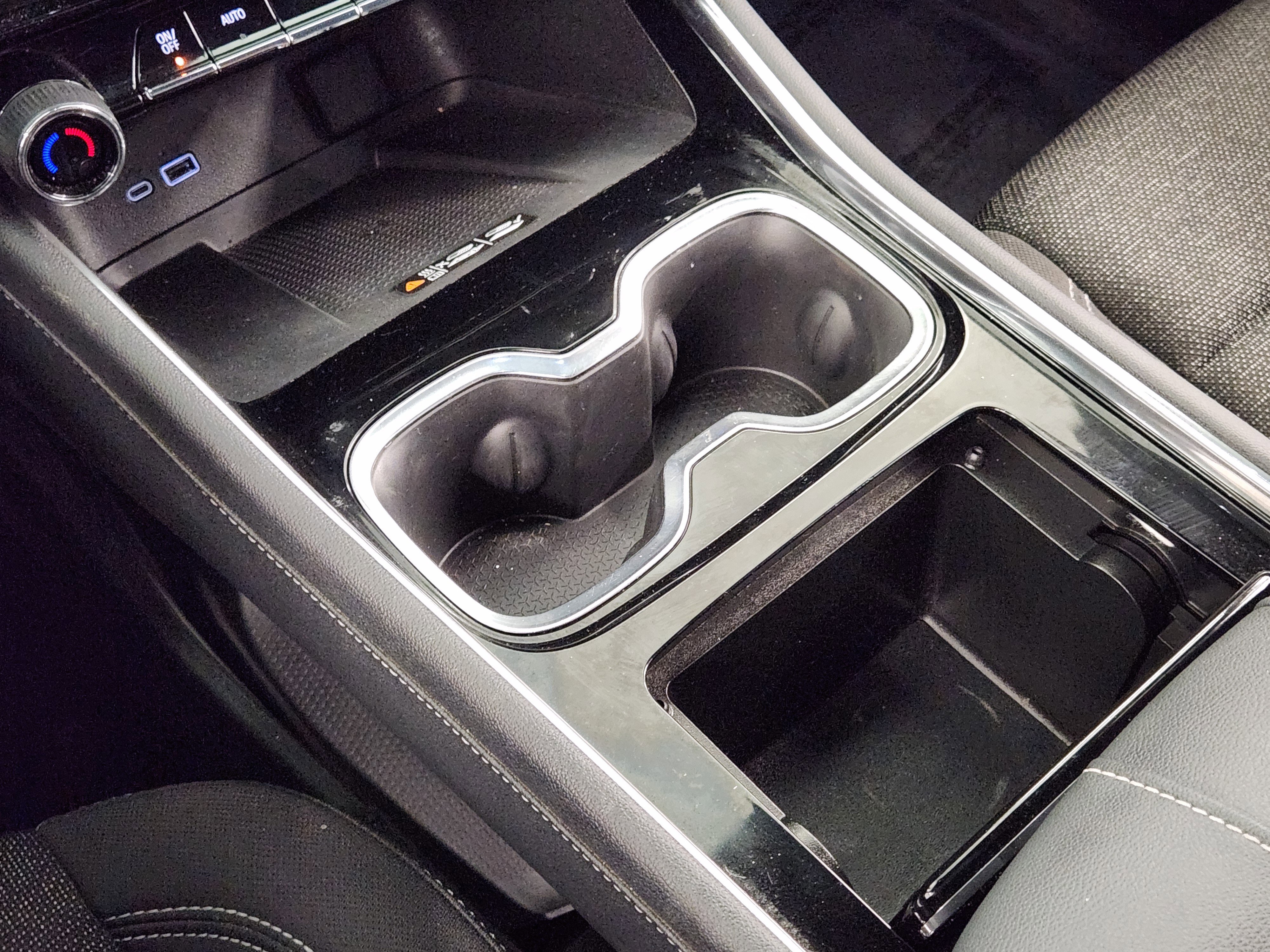 Used 2024 Chevrolet Traverse LT w/ Midnight/Sport Edition image 19