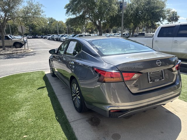 Used 2024 Nissan Altima 2.5 SV FWD image 7