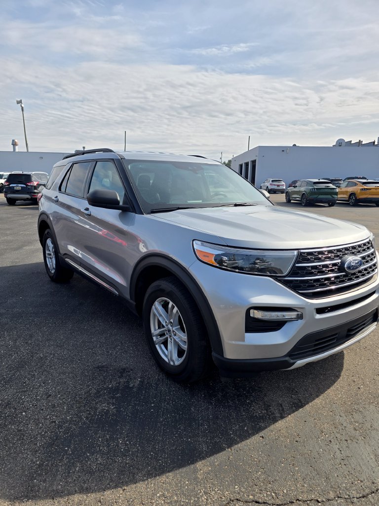 Certified 2023 Ford Explorer XLT w/ Equipment Group 202A AWD/4WD image 7