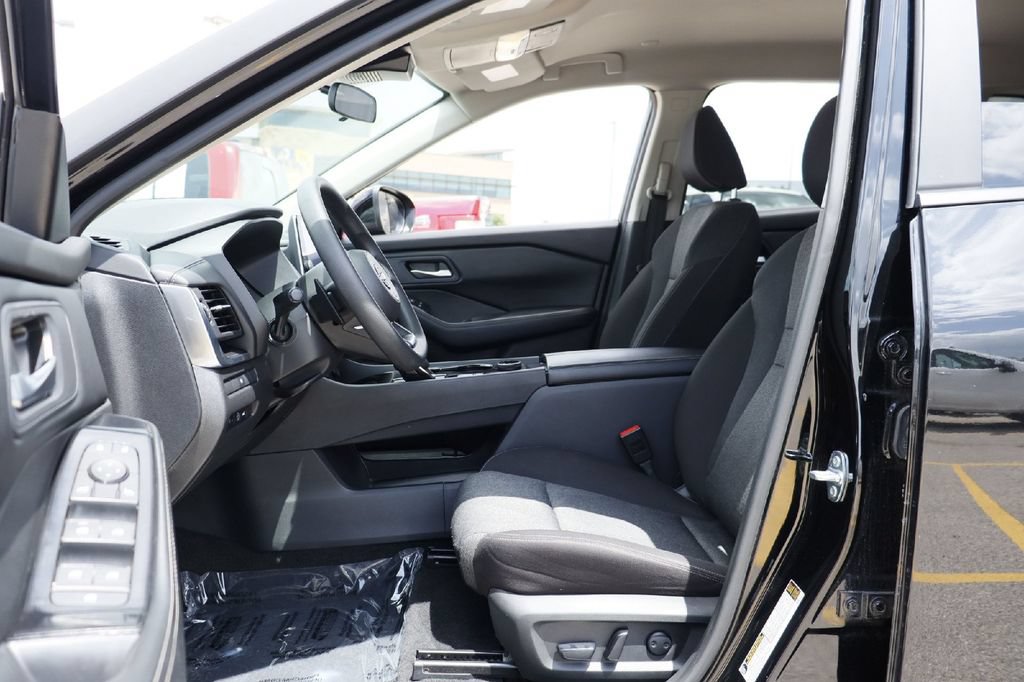 Used 2024 Nissan Rogue SV AWD/4WD image 4