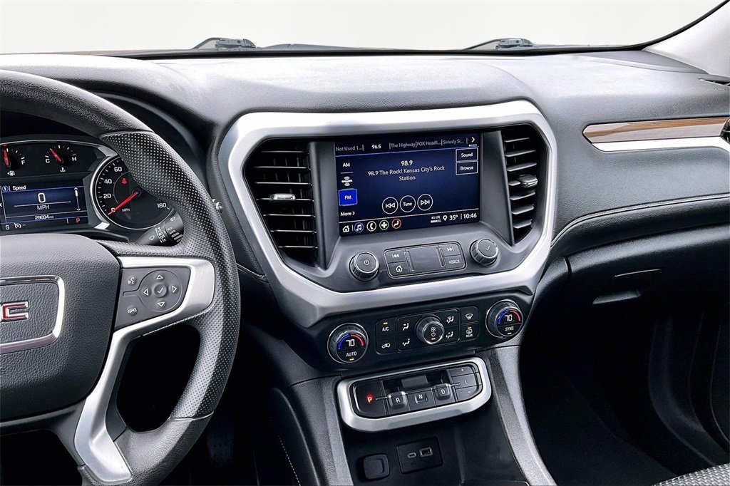 Used 2023 GMC Acadia SLE image 8