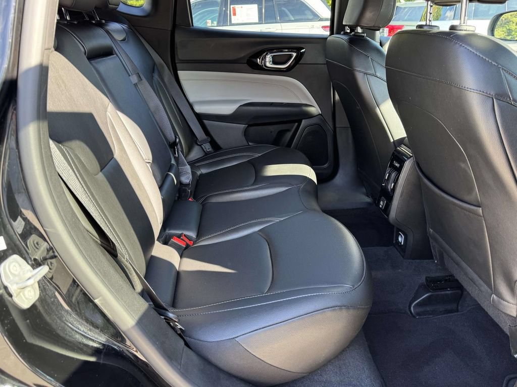 Used 2025 Jeep Compass Limited AWD/4WD image 15