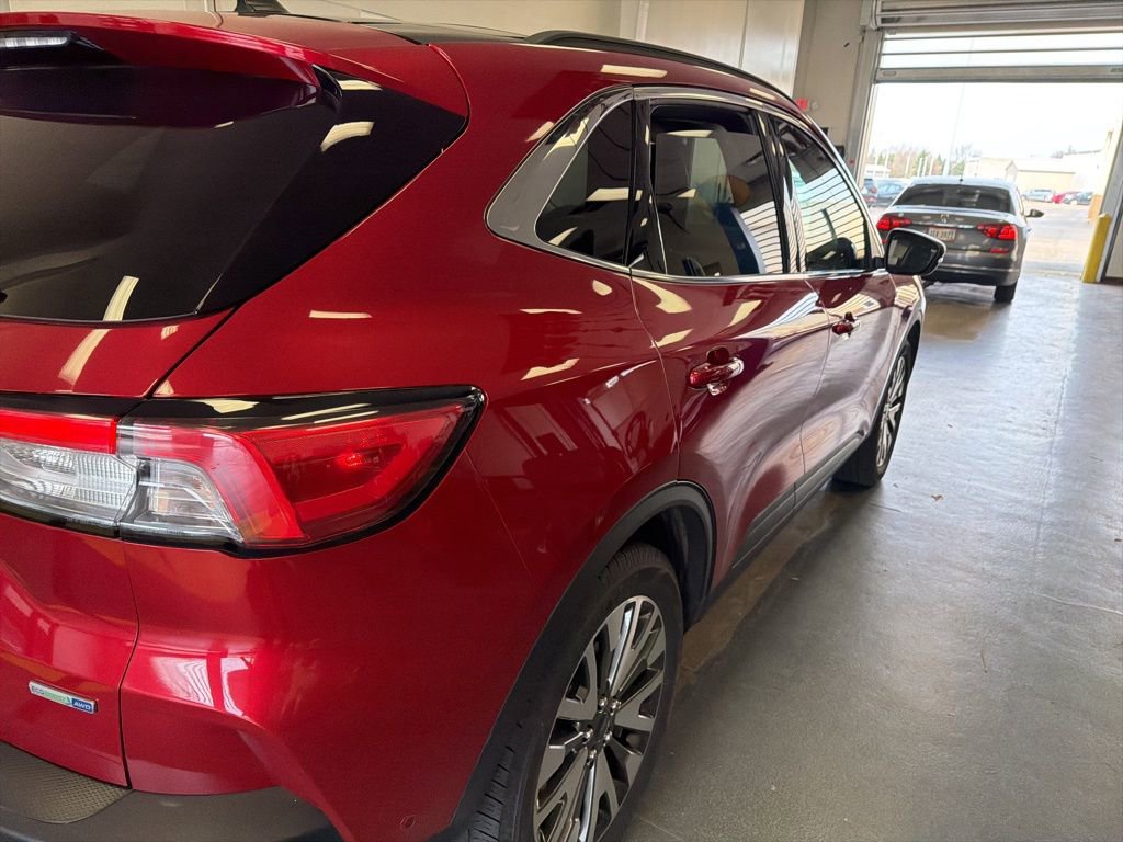 Certified 2020 Ford Escape Titanium w/ Titanium Premium Package 2.0 image 3