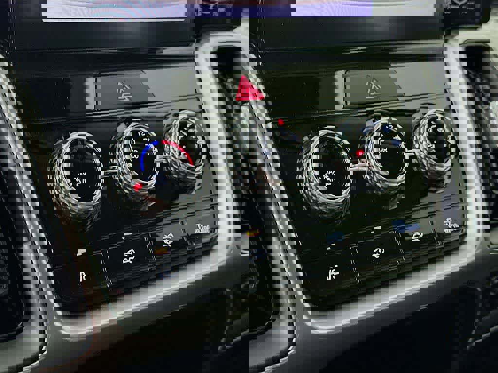 Used 2023 Kia Sorento LX image 21