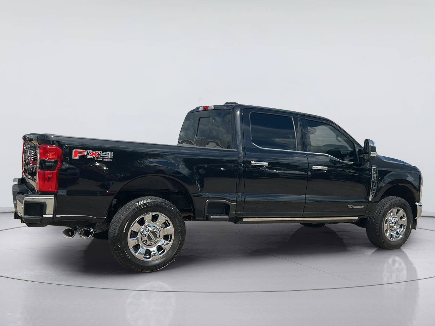 Certified 2025 Ford F250 Lariat w/ Lariat Ultimate Package AWD/4WD image 4