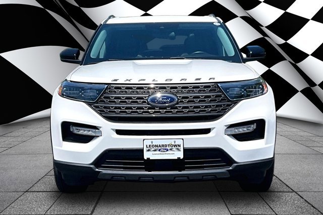 Certified 2022 Ford Explorer XLT w/ Equipment Group 202A AWD/4WD image 3
