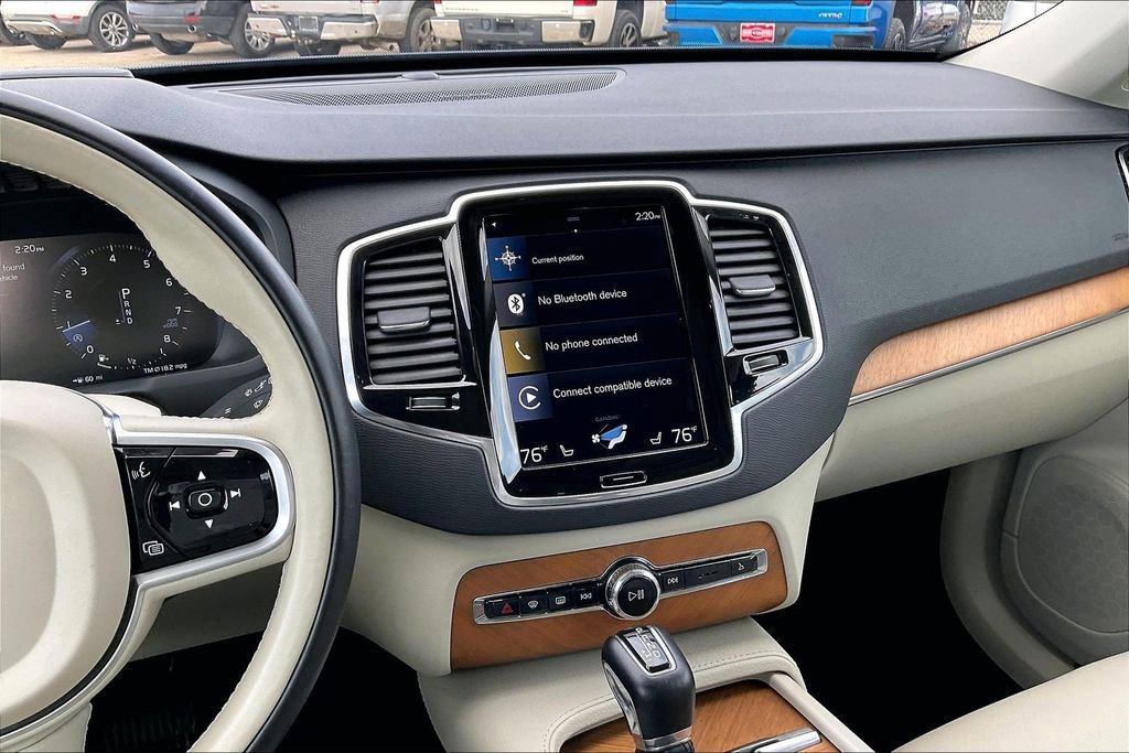 Used 2022 Volvo XC90 T6 Momentum w/ Advanced Package image 9