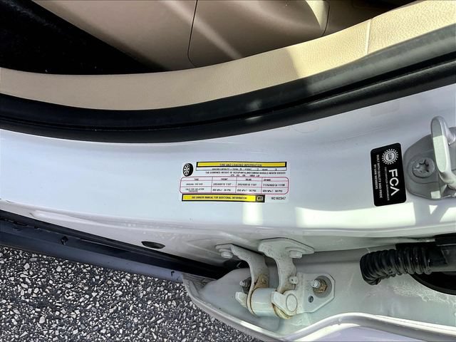 Used 2022 Jeep Grand Cherokee Laredo E AWD/4WD image 19