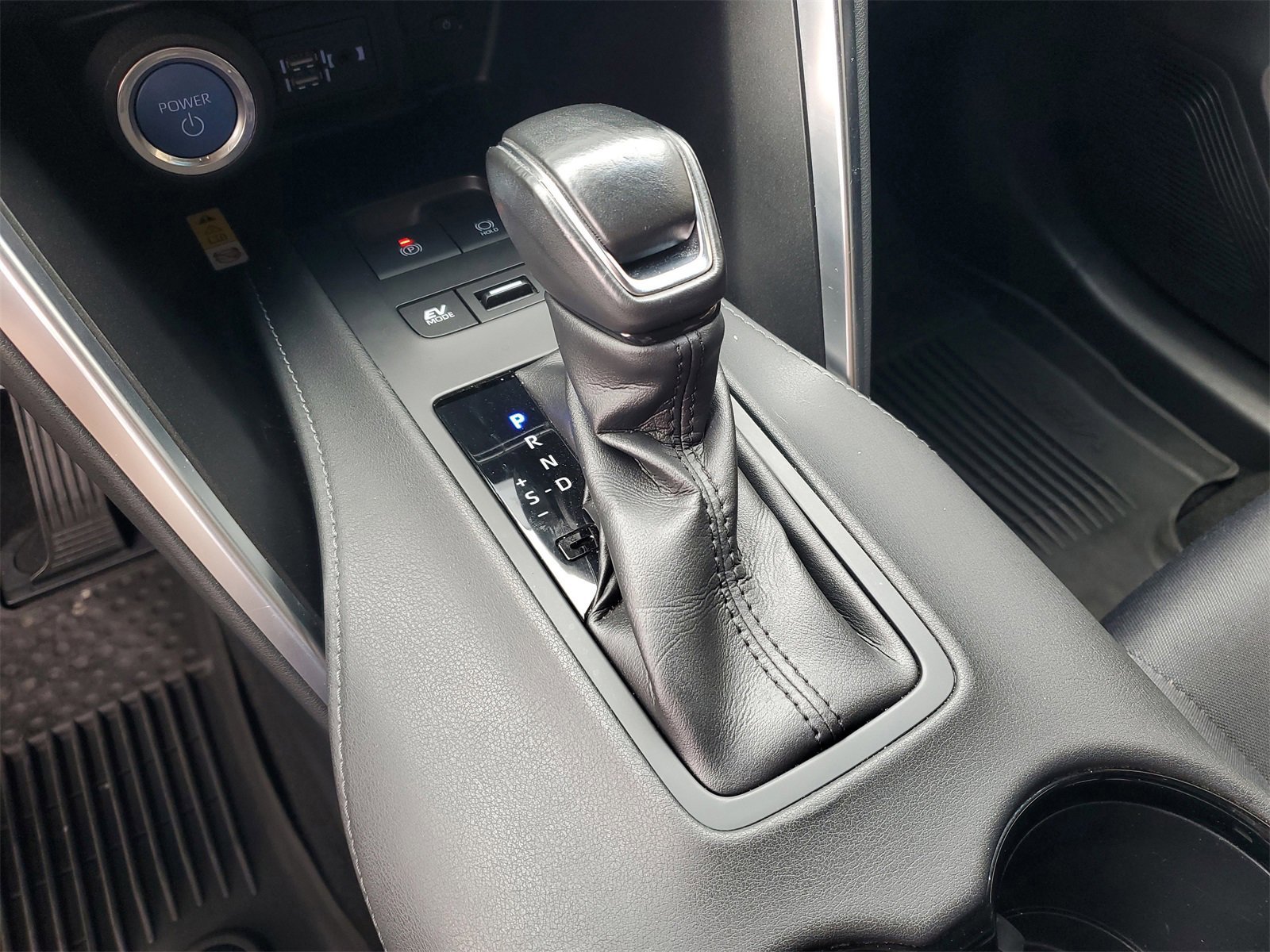 Used 2022 Toyota Venza LE image 29