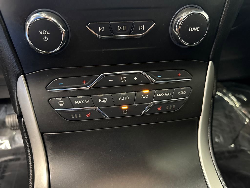 Certified 2019 Ford Edge SEL w/ Equipment Group 201A AWD/4WD image 35