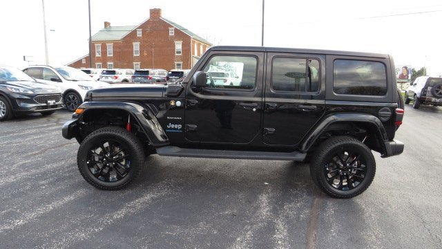 Used 2023 Jeep Wrangler Unlimited Sahara w/ Cold Weather Group image 13