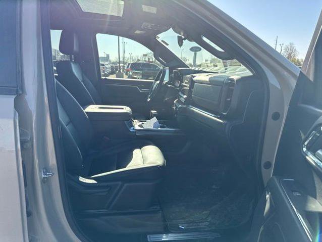 Used 2022 Chevrolet Silverado 1500 LT Trail Boss w/ LT Trail Boss Premium Package AWD/4WD image 12