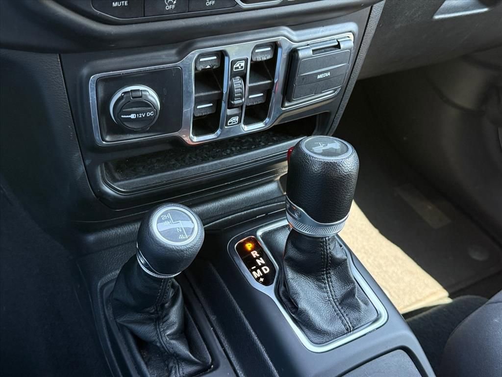 Used 2023 Jeep Wrangler Unlimited Sport AWD/4WD image 16