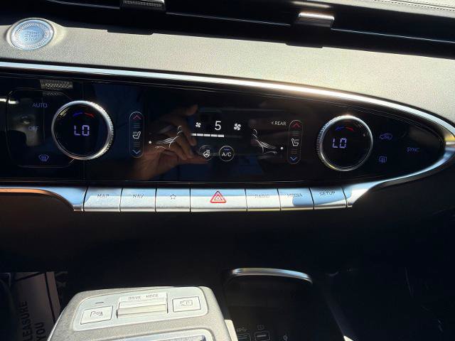 Used 2023 Genesis GV70 2.5T w/ Sport Prestige Package AWD/4WD image 24