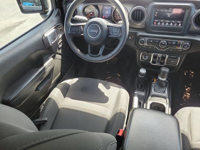 Used 2023 Jeep Gladiator Sport AWD/4WD image 15
