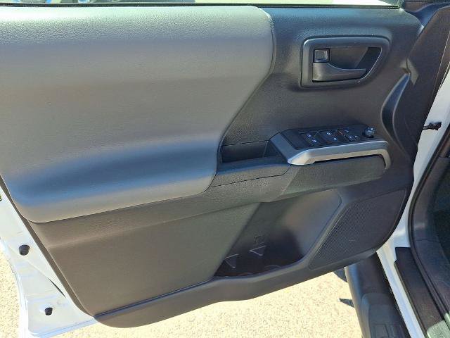 Used 2020 Toyota Tacoma SR5 AWD/4WD image 12