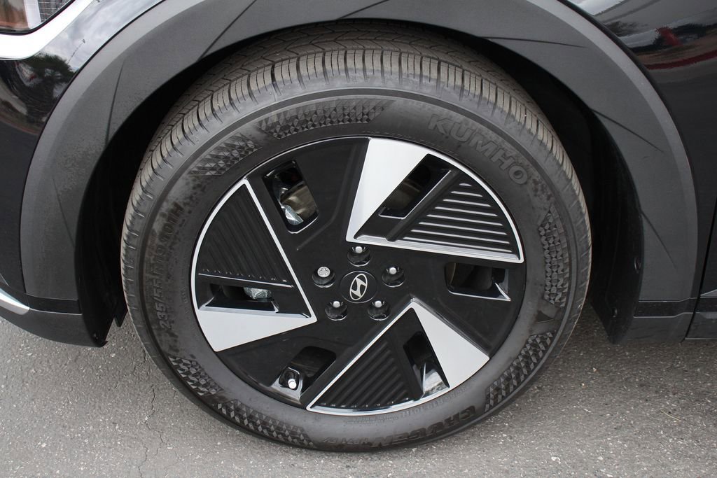 Used 2025 Hyundai Ioniq 5 SE image 14