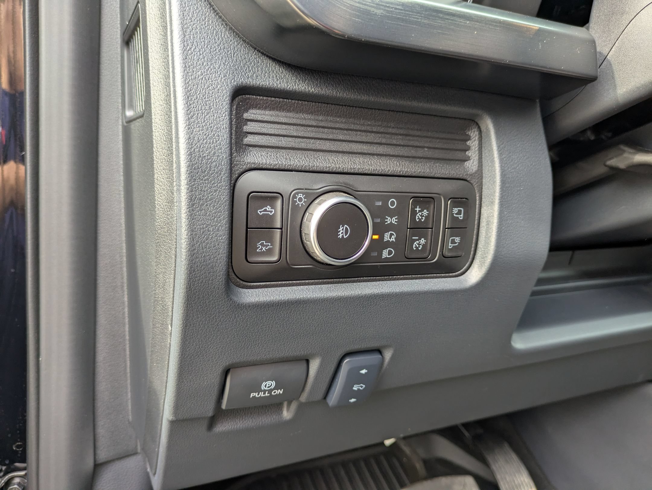 Certified 2026 Ford F250 Lariat w/ Tremor Off-Road Package AWD/4WD image 18