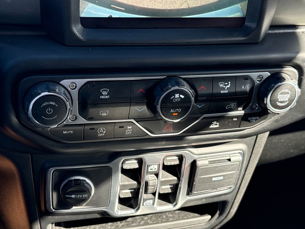 Used 2021 Jeep Wrangler Unlimited Sahara image 22