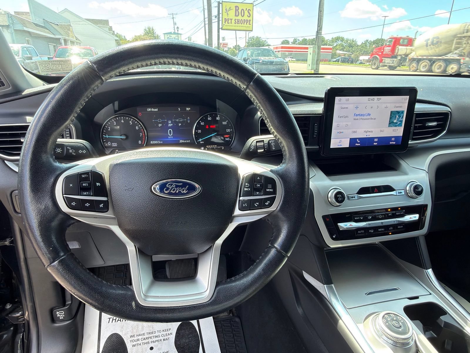 Certified 2022 Ford Explorer XLT w/ Equipment Group 202A AWD/4WD image 24