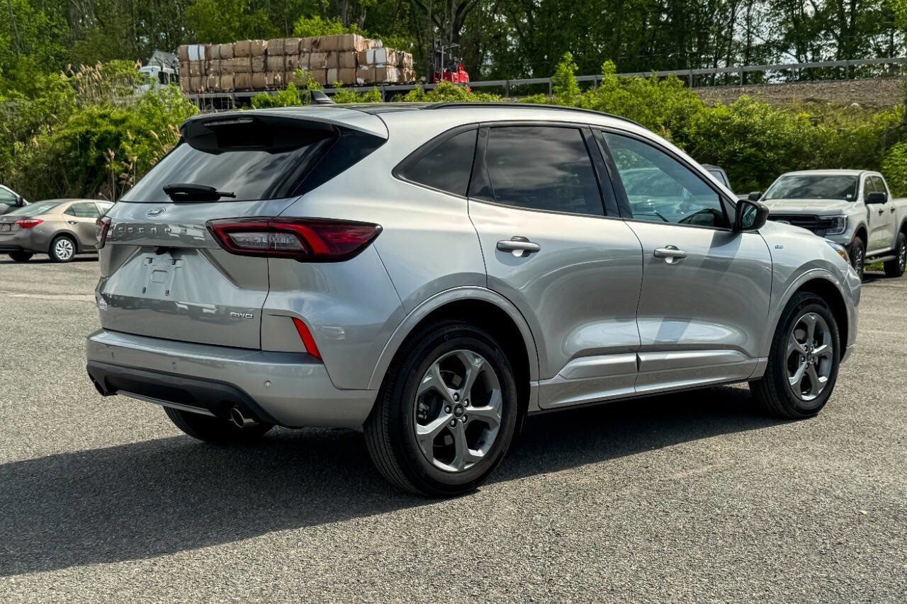 Certified 2023 Ford Escape ST-Line w/ Tech Pack #1 AWD/4WD image 3