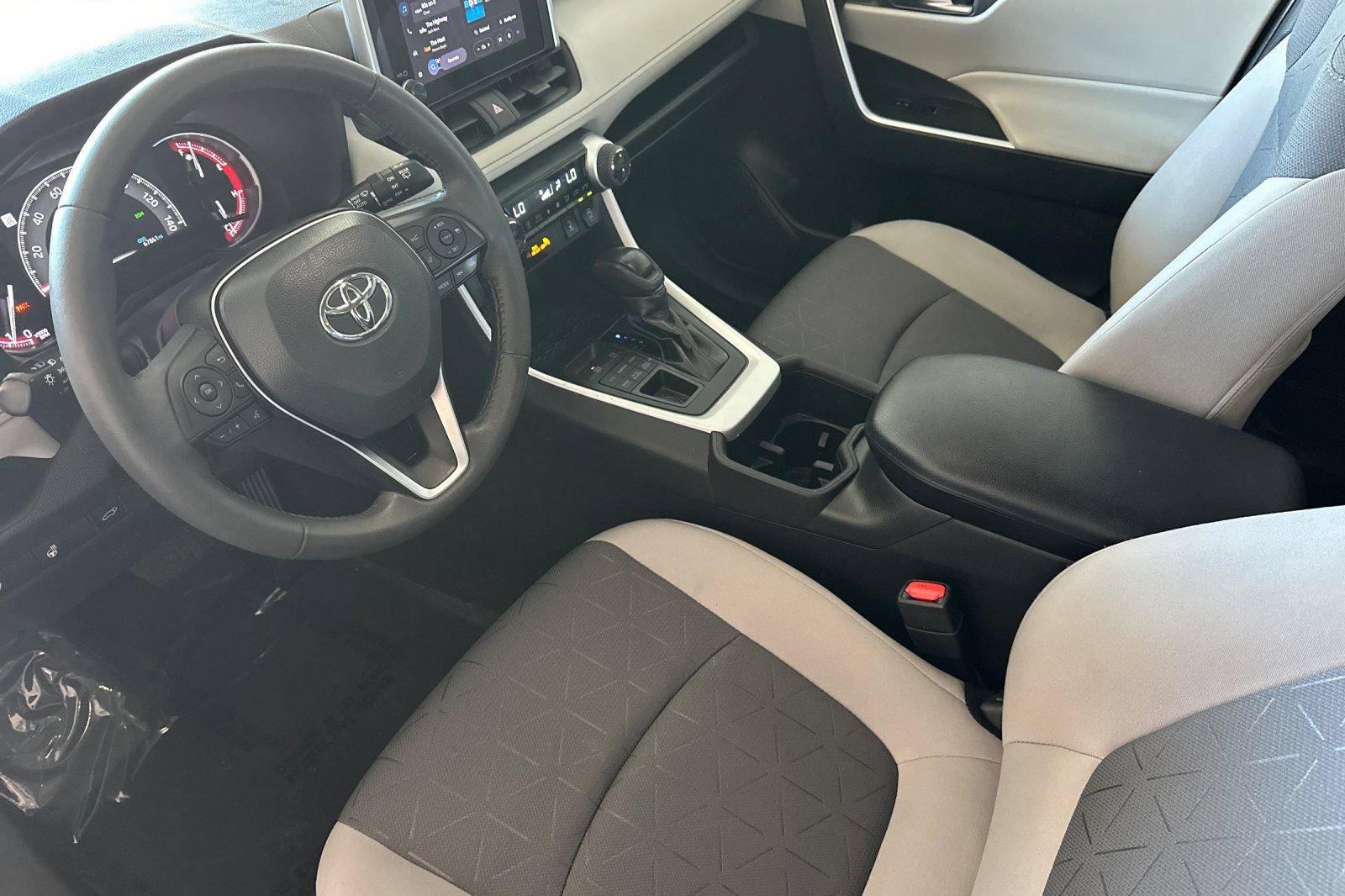 Used 2023 Toyota RAV4 XLE w/ Convenience Package AWD/4WD image 10