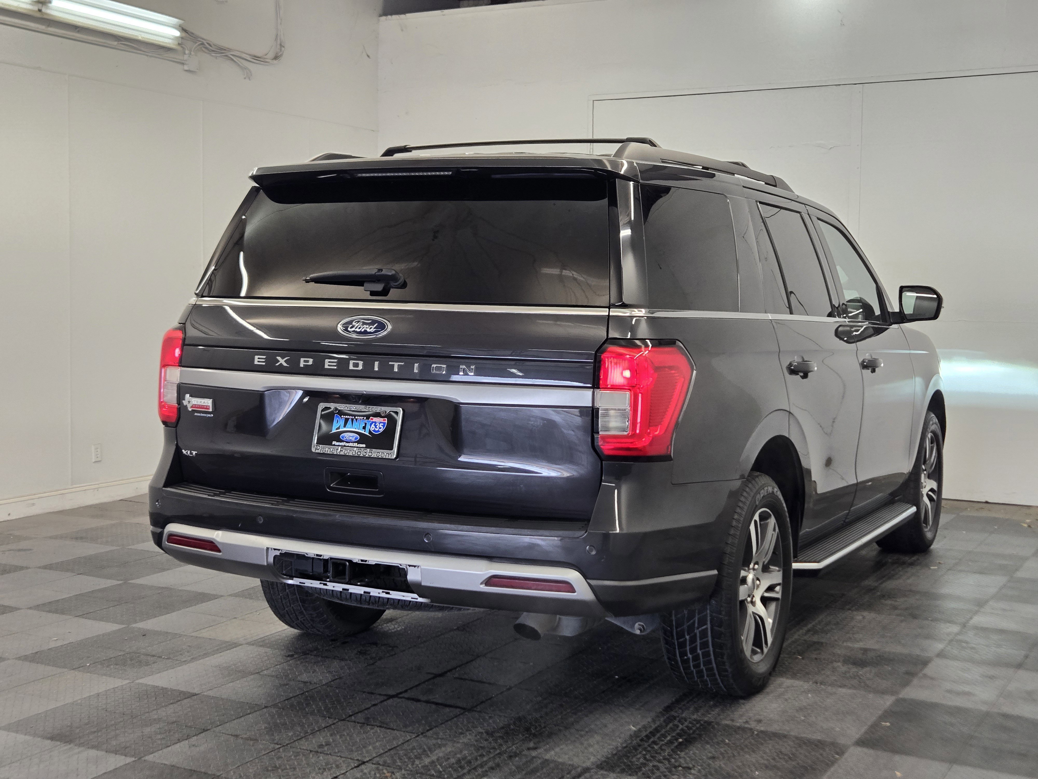 Certified 2022 Ford Expedition XLT image 4