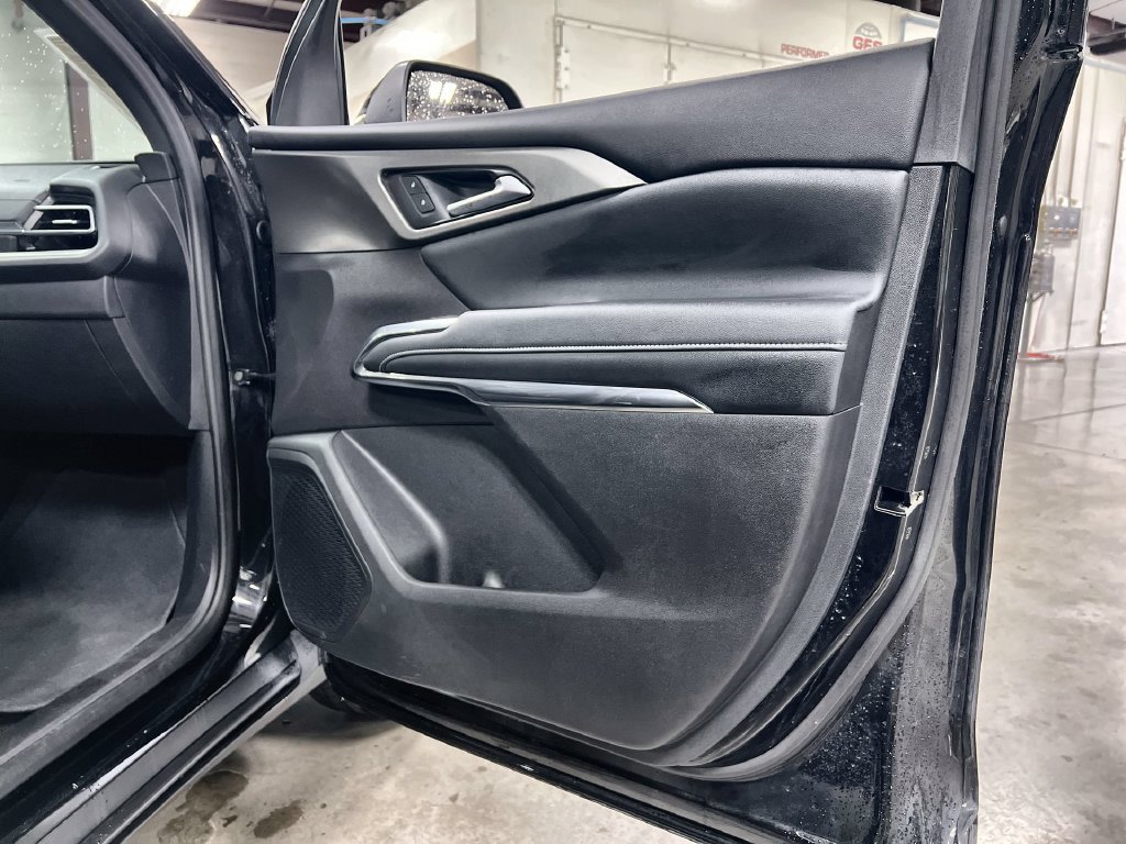 Used 2025 Chevrolet Traverse LT FWD image 29