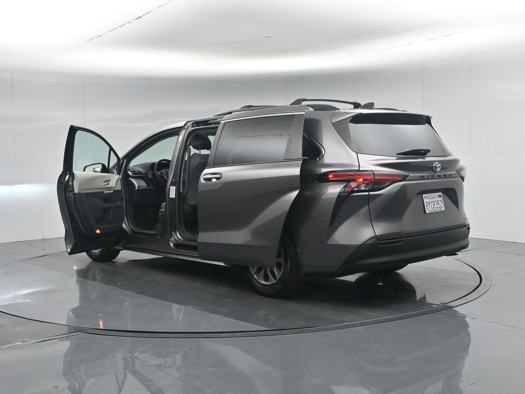 Used 2021 Toyota Sienna XLE FWD image 39