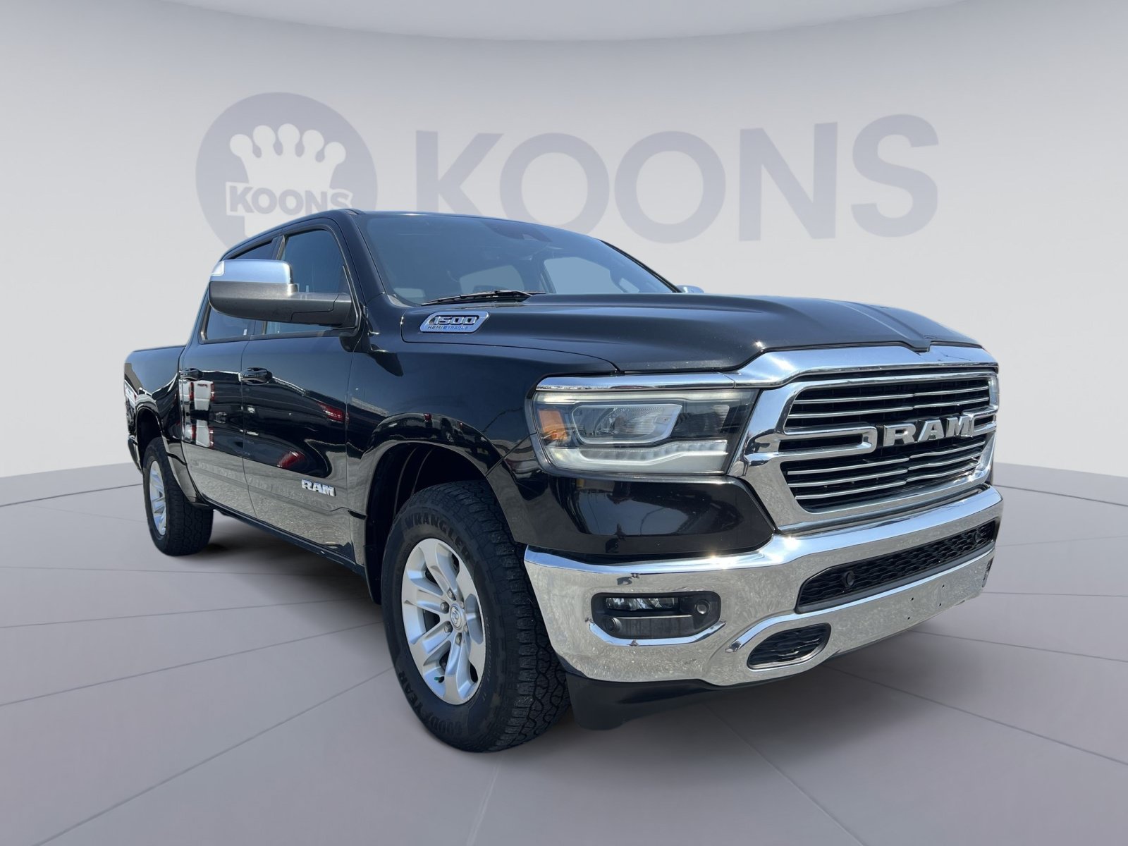 Used 2024 RAM 1500 Laramie AWD/4WD image 10