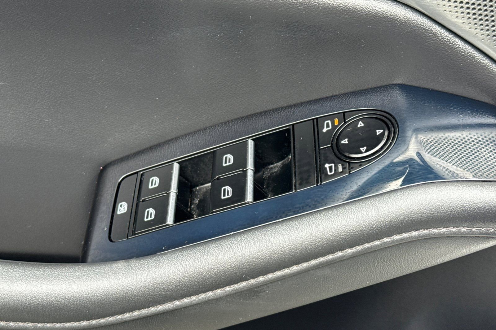 Used 2021 MAZDA MAZDA3 s FWD image 12