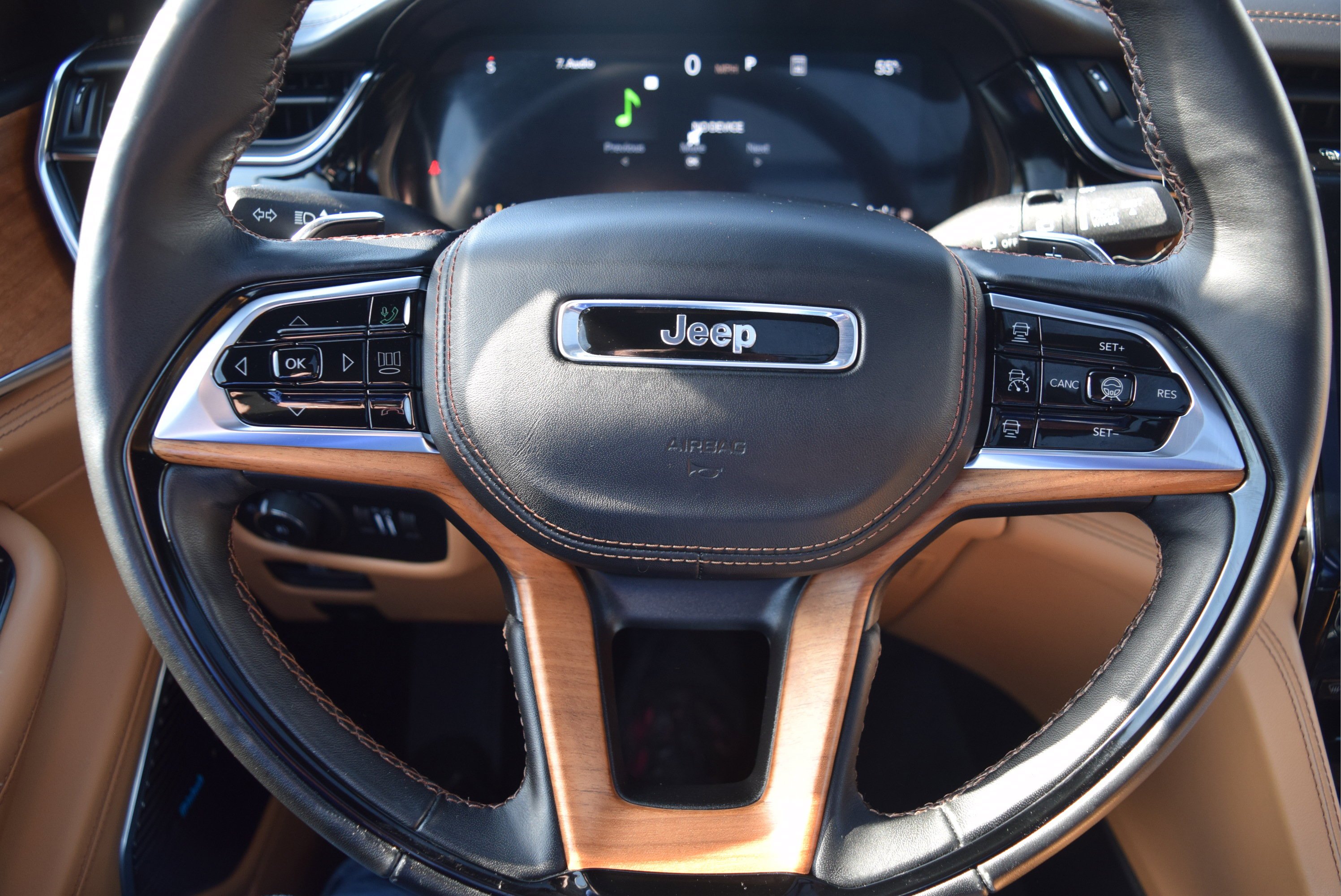 Used 2025 Jeep Grand Cherokee L Summit AWD/4WD image 14