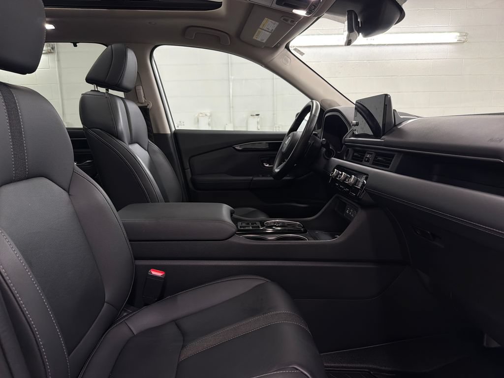 Used 2023 Honda Pilot Touring image 30