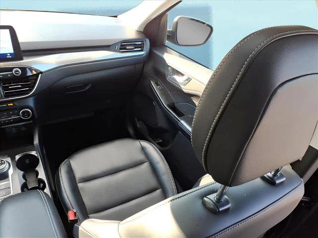 Certified 2022 Ford Escape Titanium w/ Class II Trailer Tow Package image 17