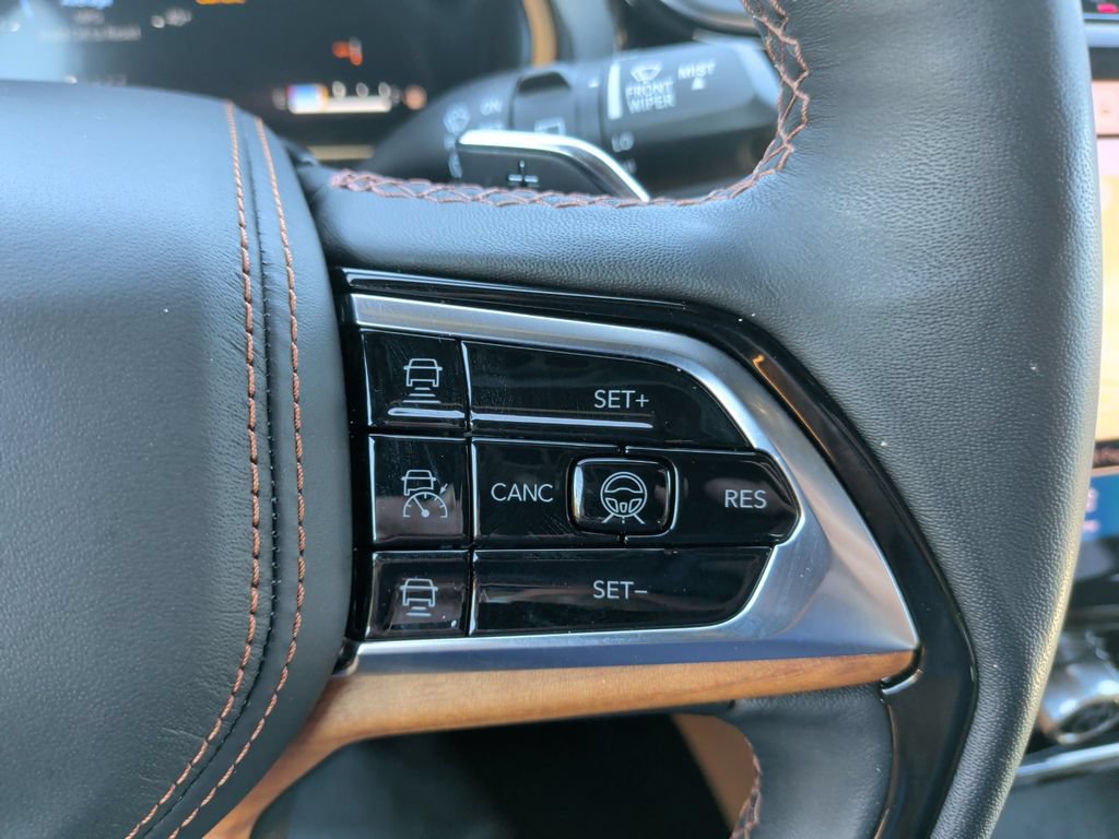 Used 2023 Jeep Grand Cherokee Summit AWD/4WD image 27