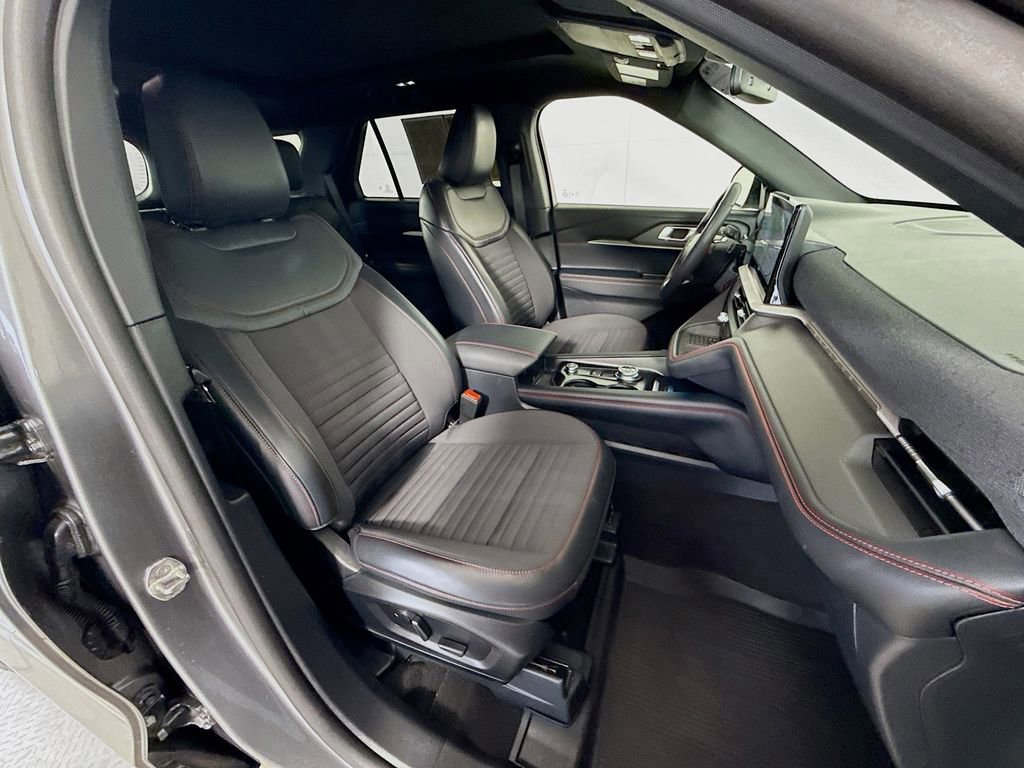 Certified 2025 Ford Explorer ST-Line w/ Premium Package image 31